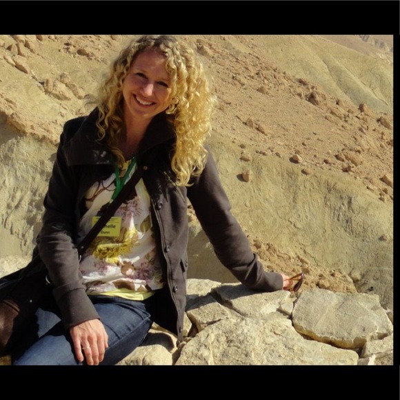 Meet your Posher, Michelle - Picture 1 of 1